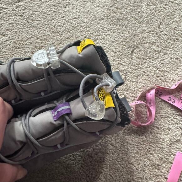 Keen Lumi Waterproof Snow Boots Big Girls Size 1 Insulated Warm Gray w/ Purple - Picture 16 of 16